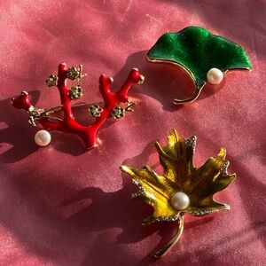 Genuine Freshwater Pearl Nature-Inspired Brooch Set